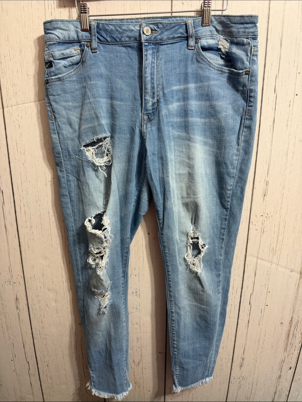 KanCan Lightwash Distressed Jeans